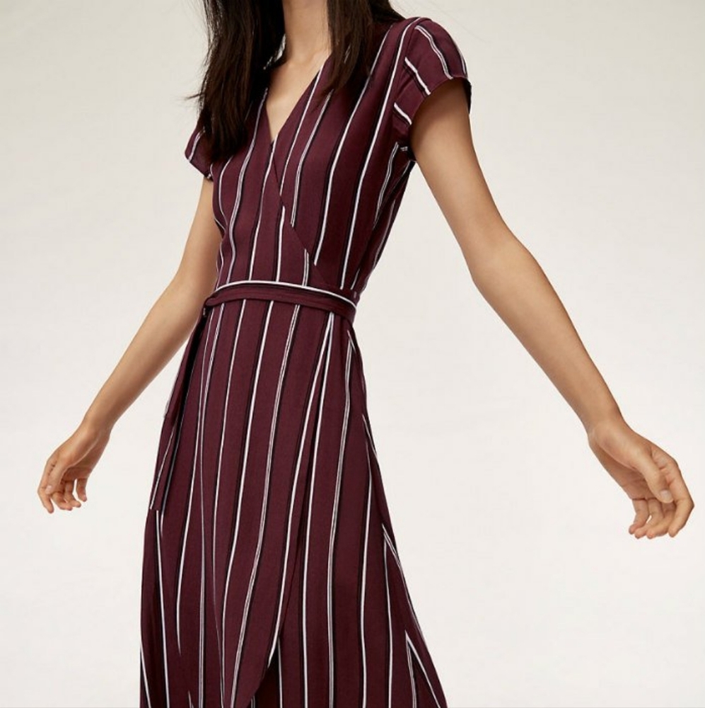 Aritzia Winfred free Jessa wrap dress size medium Red rust/oakAdjustable tie